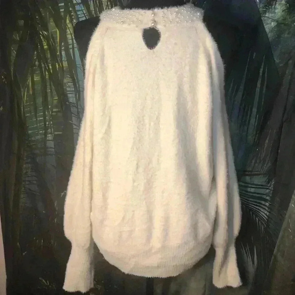 White long sleeve cold shoulder sweater size large - Picture 5 of 16